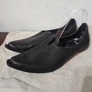 CYDWOQ Pointed Black Leather Flats